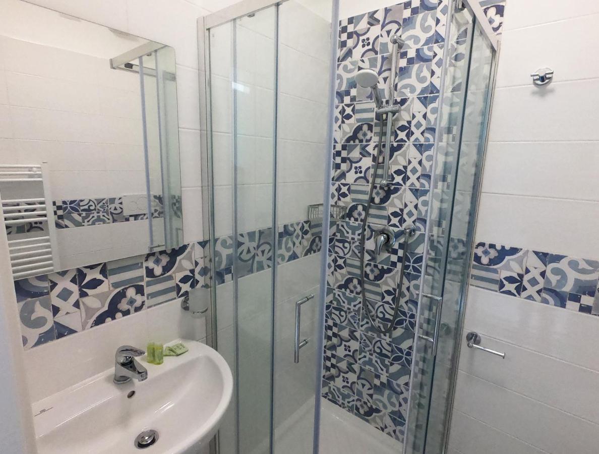 Hotel Aurora Вараце Екстериор снимка