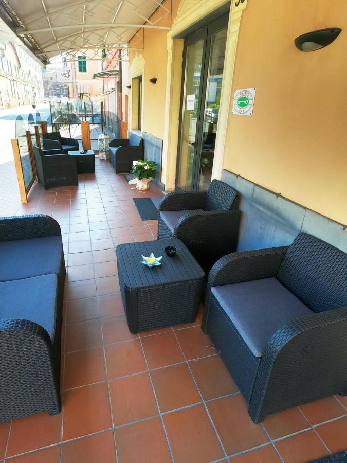 Hotel Aurora Вараце Екстериор снимка