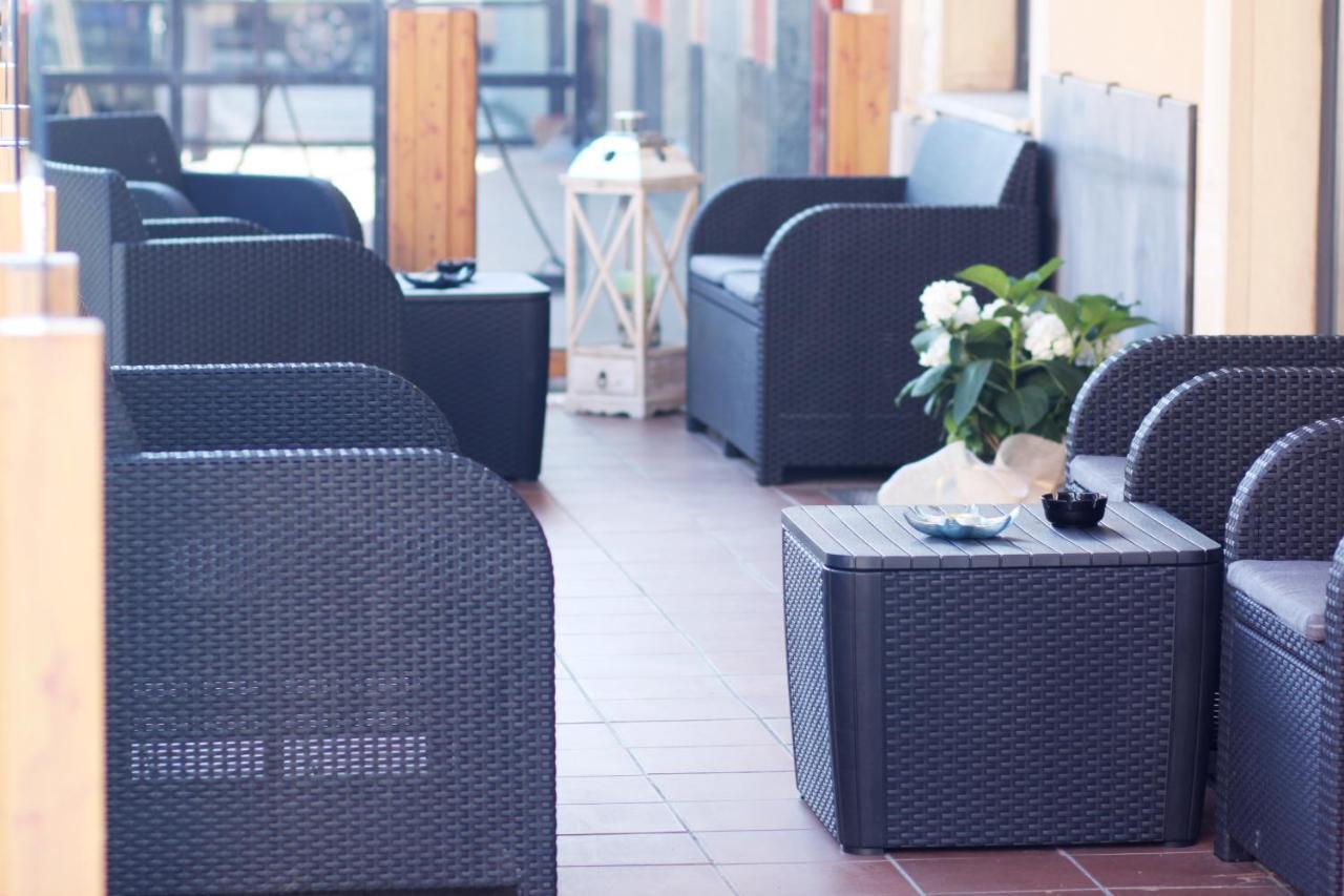 Hotel Aurora Вараце Екстериор снимка
