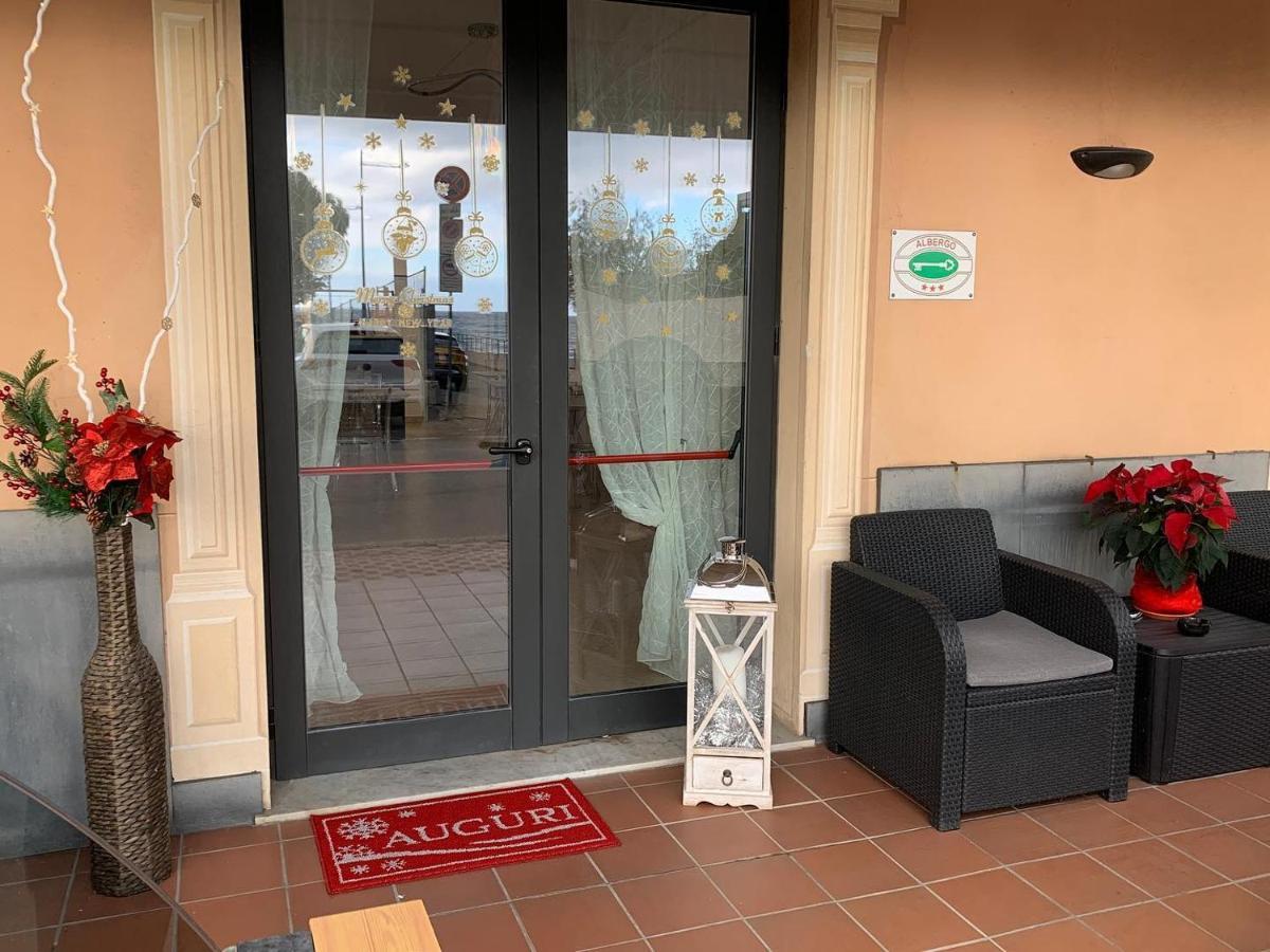 Hotel Aurora Вараце Екстериор снимка